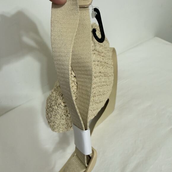 UNIQLO Round Mini Crochet Bag in Natural Beige New Without Tags - Picture 4 of 8